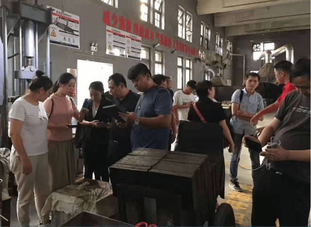 【围观】中央电视台摄制组来湖北省赵李桥茶厂拍摄取景