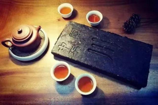 “川”字青砖茶：穿越世纪的商业智慧与奥秘